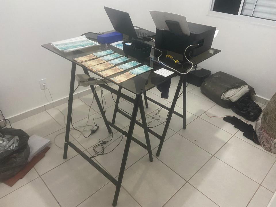 Foto 2 de 4 — Força Tática prende casal acusado de fabricar dinheiro falso na região de Araraquara